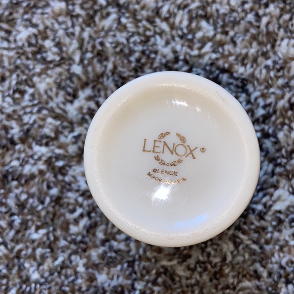 Vintage Lenox heart cutout keyhole pierced porcelain posey vase - Picture 3 of 4